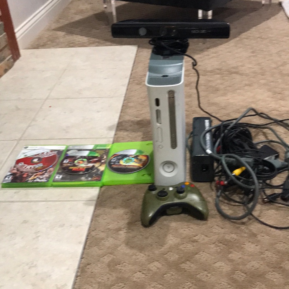 Xbox 360  with 3 games,Kinect and 60 gb of storage